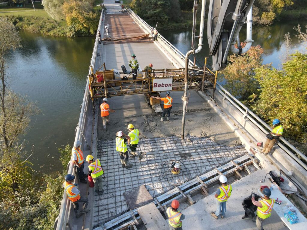 Bridge construction and rehabilitation work on a multi-lane vehicular bridge performed by Beton.